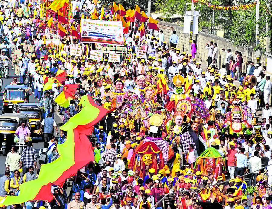 <div class="paragraphs"><p>ಕಲಬುರಗಿಯಲ್ಲಿ ನಡೆದ 85ನೇ ಸಾಹಿತ್ಯ ಸಮ್ಮೇಳನದ ಸಮ್ಮೇಳನಾಧ್ಯಕ್ಷರ ಮೆರವಣಿಗೆ ದೃಶ್ಯ –ಪ್ರಜಾವಾಣಿ ಸಂಗ್ರಹದಿಂದ</p></div>