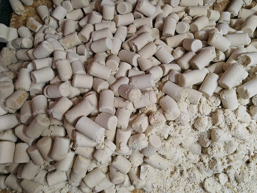 <div class="paragraphs"><p>ಕಟೀಲು ಶ್ರೀದುರ್ಗಾಪರಮೇಶ್ವರಿ ದೇವಸ್ಥಾನದಲ್ಲಿ ಮೂಡೆ ಪ್ರಸಾದವನ್ನು ವಿತರಿಸಲಾಯಿತು</p></div>