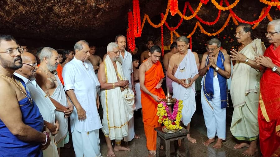 ಬಜಪೆ ಸಮೀಪದ ನೆಲ್ಲಿತೀರ್ಥ ಸೋಮನಾಥೇಶ್ವರ ಗುಹಾಲಯದಲ್ಲಿ ಪವಿತ್ರ ಗುಹಾಪ್ರವೇಶ, ಗುಹಾತೀರ್ಥ ಸ್ನಾನ ಗುರುವಾರ ಆರಂಭವಾಯಿತು