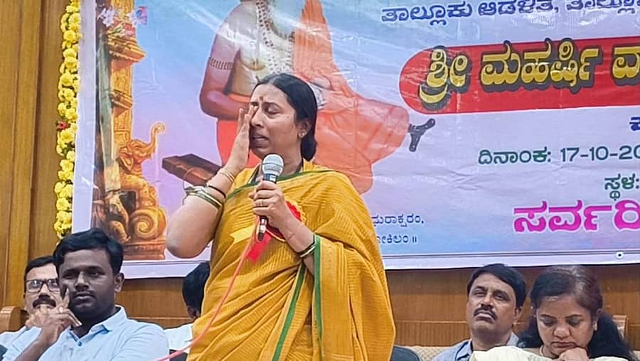 ಸಮಾರಂಭದಲ್ಲಿ ಕಣ್ಣೀರು ಹಾಕಿದ ಶಾಸಕಿ ರೂಪಕಲಾ