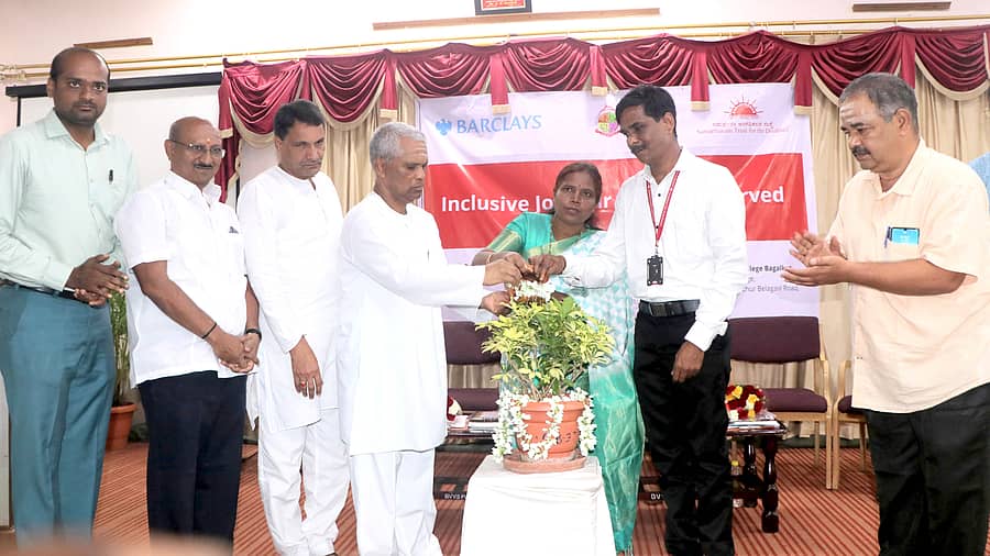 ಬಾಗಲಕೋಟೆ ಬಸವೇಶ್ವರ ಕಾಲೇಜಿನಲ್ಲಿ ಶುಕ್ರವಾರ ಹಮ್ಮಿಕೊಂಡಿದ್ದ ಉದ್ಯೋಗ ಮೇಳವನ್ನು ಜಿಲ್ಲಾಧಿಕಾರಿ ಕೆ.ಎಂ. ಜಾನಕಿ ಉದ್ಘಾಟಿಸಿದರು