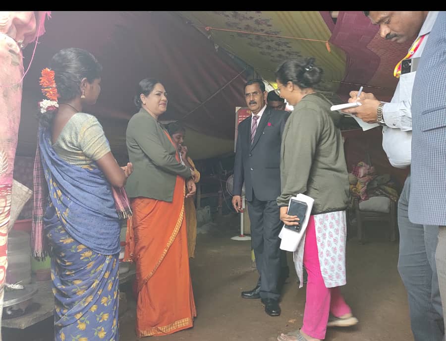 ಗುಬ್ಬಿಯ ಹಂದಿಜೋಗಿ ಸಮುದಾಯದ ಗುಡಿಸಲುಗಳಿಗೆ ಭೇಟಿ ನೀಡಿ ಪರಿಶೀಲಿಸಿದ ಉಪಲೋಕಾಯುಕ್ತ ಬಿ. ವೀರಪ್ಪ