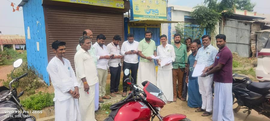 ಚಿತ್ರಶೀರ್ಷಿಕೆ: ತುರ್ವಿಹಾಳ ಸಮೀಪದ ಊಮಲೂಟಿ ಗ್ರಾಮಗಳಲ್ಲಿ ಬಿಜೆಪಿ ಸದಸ್ಯತ್ವ ಅಭಿಯಾನ ನಡೆಯಿತು