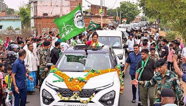 <div class="paragraphs"><p>ಜಾರ್ಖಂಡ್ ಮುಖ್ಯಮಂತ್ರಿ ಹೇಮಂತ್ ಸೊರೇನ್ ಅವರ ಪತ್ನಿ ಕಲ್ಪನಾ ಸೊರೇನ್ ಚುನಾವಣಾ ಪ್ರಚಾರ ನಡೆಸಿದರು</p></div>