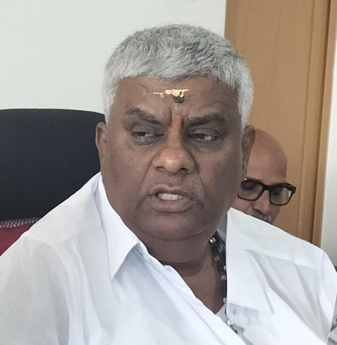 DC Removal Proposal: ಡಿ.ಸಿ ವಿರುದ್ಧ ರೇವಣ್ಣ ಹಕ್ಕುಚ್ಯುತಿ ಮಂಡನೆ