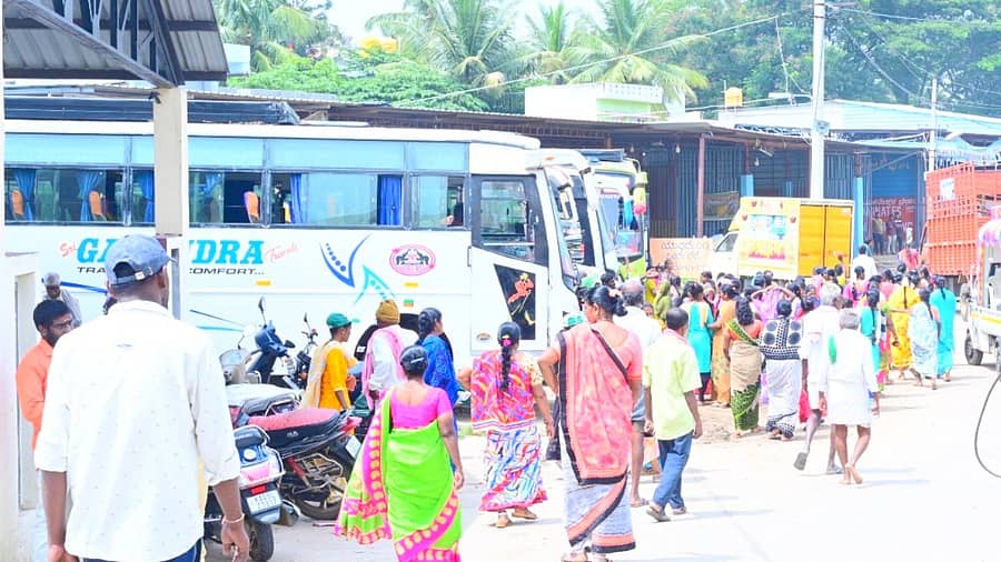 <div class="paragraphs"><p>ನಿಖಿಲ್ ರೋಡ್ ಷೋನಲ್ಲಿ ನೀತಿ ಸಂಹಿತೆ ಉಲ್ಲಂಘನೆ</p></div>