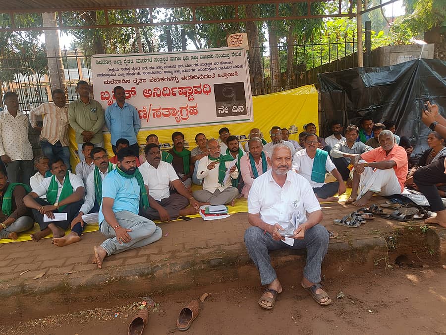 ಸಾಗರದಲ್ಲಿ ನಡೆಯತ್ತಿರುವ ಅನಿರ್ಧಿಷ್ಟಾವಧಿ ಧರಣಿ ಸತ್ಯಾಗ್ರಹ ಮಂಗಳವಾರ 9 ದಿನ ಪೂರೈಸಿತು