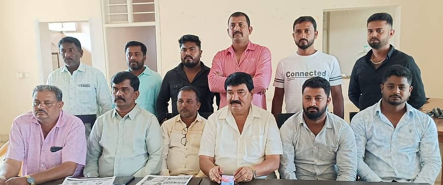 ದೊಡ್ಡಬಳ್ಳಾಪುರದಲ್ಲಿ ಮಂಗಳವಾರ ನಡೆದ ಪತ್ರಿಕಾಗೋಷ್ಟಿಯಲ್ಲಿ ಬಿಜೆಪಿ, ಜೆಡಿಎಸ್‌ ಮುಖಂಡರು ಇದ್ದರು