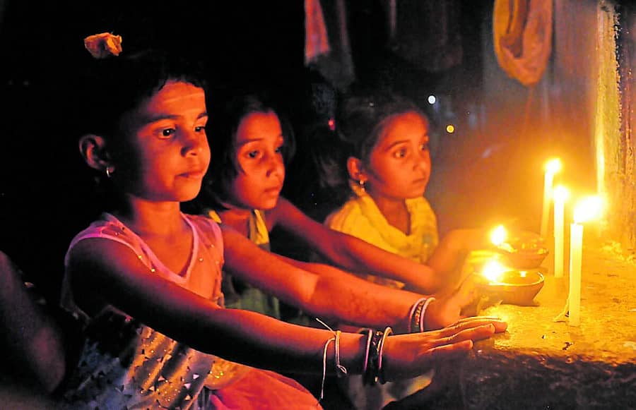 <div class="paragraphs"><p>ಮಕ್ಕಳು ಹಣತೆಯಲ್ಲಿ ದೀಪ ಬೆಳಗಿಸಿದರು</p></div>