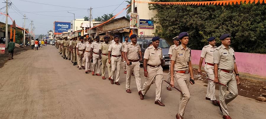 ಚನ್ನಮ್ಮನ ಕಿತ್ತೂರು ಪಟ್ಟಣದಲ್ಲಿ ಗುರುವಾರ ಏಕತಾ ನಡಿಗೆ ಸಾಗಿತು