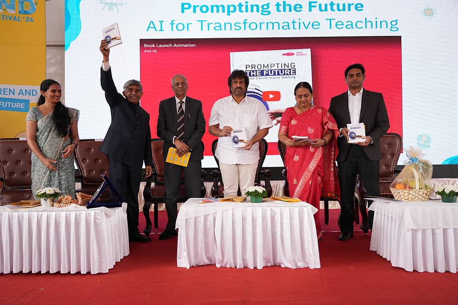 ನಗರದ ಏಕ್ಯ ನವ ಶಾಲೆಯ ‘ಫೈಂಡ್‌’ ಫೆಸ್ಟಿವಲ್‌ ಕಾರ್ಯಕ್ರಮದಲ್ಲಿ ‘ಪ್ರಾಂಪ್ಟಿಂಗ್ ದಿ ಫ್ಯೂಚರ್- ಎಐ ಫಾರ್ ಟ್ರಾನ್ಸ್‌ಫಾರ್ಮೇಟಿವ್ ಟೀಚಿಂಗ್’ ಪುಸ್ತಕದ ಬಿಡುಗಡೆ ಮಾಡಲಾಯಿತು