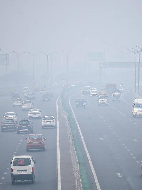 <div class="paragraphs"><p>ದೆಹಲಿಯಲ್ಲಿ ಟ್ರಕ್ ಪ್ರವೇಶಕ್ಕೆ ನಿರ್ಬಂಧ ಹೇರಲಾಗಿದ್ದು, ಎಲ್ಲಾ ರೀತಿಯ ಕಾಮಗಾರಿಗಳನ್ನು ನಿಲ್ಲಿಸುವಂತೆ ಆದೇಶಿಸಲಾಗಿದೆ</p></div>