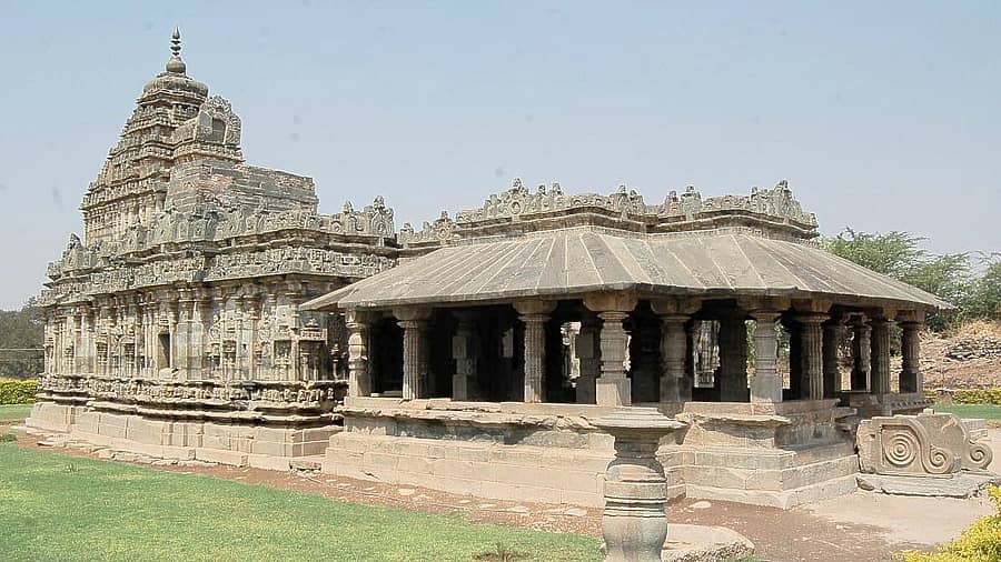 ಲಕ್ಕುಂಡಿಯ ಐತಿಹಾಸಿಕ ಜೈನ ಬಸದಿ