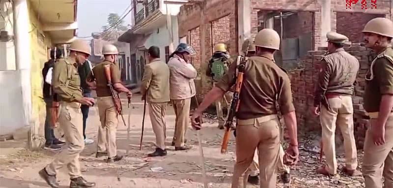 <div class="paragraphs"><p>ಉತ್ತರ ಪ್ರದೇಶದದ ಮುಜಾಫರ್ನಗರ ಜಿಲ್ಲೆಯ ಮೀರಾಪುರ ಕ್ಷೇತ್ರದಲ್ಲಿ ಭಾರಿ ಸಂಖ್ಯೆಯಲ್ಲಿ ಪೊಲೀಸರನ್ನು ನಿಯೋಜಿಸಲಾಗಿದೆ</p></div>