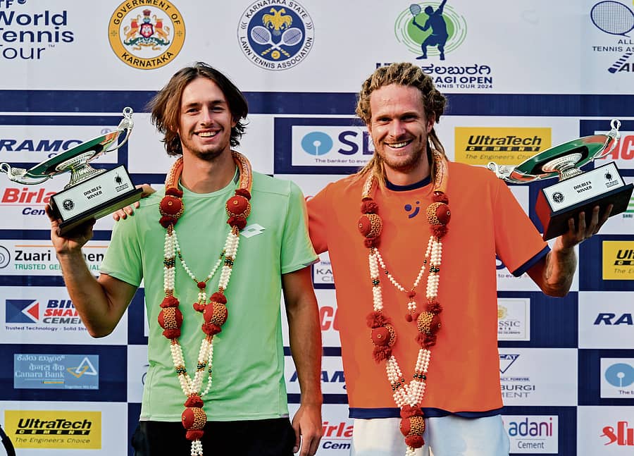 ಡಬಲ್ಸ್ ಪ್ರಶಸ್ತಿಯೊಂದಿಗೆ ಸಂಭ್ರಮಿಸಿದ ರಷ್ಯಾದ ಇಗೊರ್ ಅಗಾಫೊನೊವ್–ಬಾಗ್ದಾನ್ ಬಾಬ್ರೋವ್
  ಪ್ರಜಾವಾಣಿ ಚಿತ್ರ: ತಾಜುದ್ದೀನ್ ಆಜಾದ್