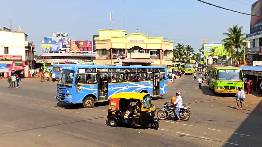 ರಾಣೆಬೆನ್ನೂರಿನ ಬಸ್‌ ನಿಲ್ದಾಣ ದೃಶ್ಯ