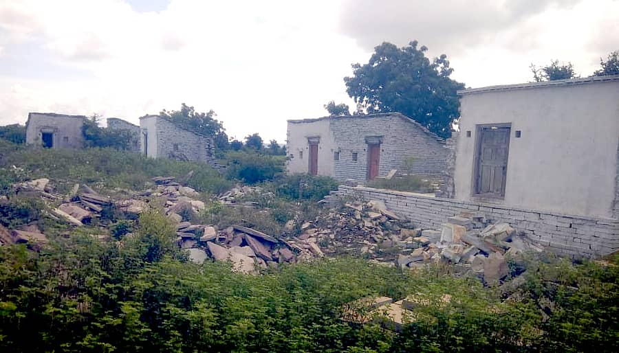 ಚಿತ್ತಾಪುರದ ಆಲೂರು ಗ್ರಾಮದ ಸರ್ಕಾರಿ ಗಾಯರಾಣ ಜಾಗದಲ್ಲಿ ಮನೆ ನಿರ್ಮಿಸಿರುವುದು