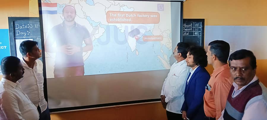 ಅಬ್ಬಿಗೆರೆ ಮತ್ತು ದಾಸರಹಳ್ಳಿ ಸರ್ಕಾರಿ ಪ್ರೌಢಶಾಲೆಗಳಲ್ಲಿ ಸ್ಮಾರ್ಟ್‌ ಕ್ಲಾಸ್‌ಗೆ ಶಾಸಕ ಎಸ್. ಮುನಿರಾಜು ಚಾಲನೆ ನೀಡಿದರು