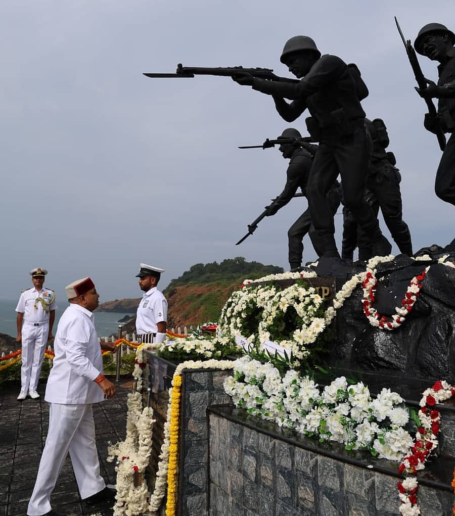 ಅಂಜದೀವ್ ದ್ವೀಪದಲ್ಲಿನ ವೀರ ಯೋಧರ ಹುತಾತ್ಮ ಸ್ಮಾರಕಕ್ಕೆ ರಾಜ್ಯಪಾಲ ಥಾವರಚಂದ್ ಗೆಹಲೋತ್ ಅವರು ಗೌರವ ಸಲ್ಲಿಸಿದರು