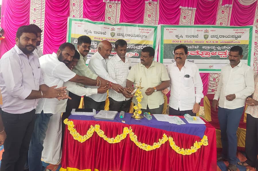 ಬಾಗೂರು ಹೋಬಳಿಯ ಓಬಳಾಪುರದಲ್ಲಿ ನಡೆದ ಕಾರ್ಯಕ್ರಮವನ್ನು ಶಾಸಕ ಸಿ.ಎನ್. ಬಾಲಕೃಷ್ಣ ಉದ್ಘಾಟಿಸಿದರು. ಮೋಹನ್ ಉಪಸ್ಥಿತರಿದ್ದರು