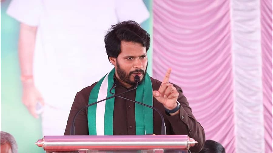 <div class="paragraphs"><p>ನಿಖಿಲ್ ಕುಮಾರಸ್ವಾಮಿ</p></div>