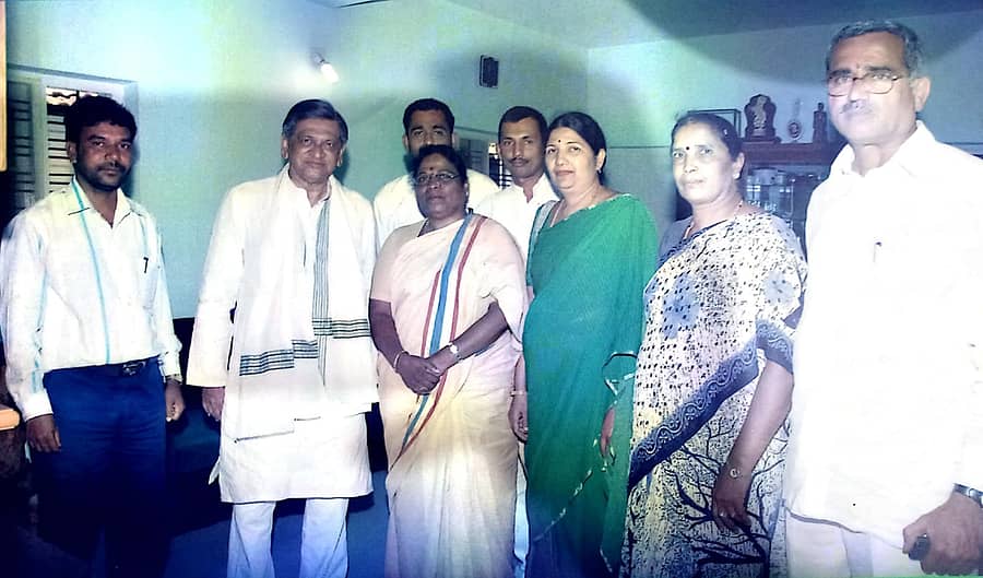 ಮೂಡಿಗೆರೆಯ ಎಂಜಿಎಂ ಆಸ್ಪತ್ರೆಯನ್ನು 100 ಹಾಸಿಗೆಗಳ ಆಸ್ಪತ್ರೆಯಾಗಿ ಮೇಲ್ದರ್ಜೆಗೇರಿಸಲು ಬಂದಿದ್ದ ಅಂದಿನ ಮುಖ್ಯಮಂತ್ರಿ ಎಸ್.ಎಂ.ಕೃಷ್ಣ ಮೋಟಮ್ಮ ಅವರ ನಿವಾಸಕ್ಕೆ ಭೇಟಿ ನೀಡಿದ್ದರು (ಸಂಗ್ರಹ ಚಿತ್ರ)