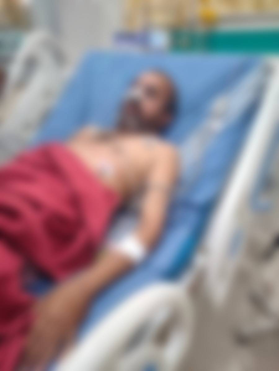 ಬೀದರ್ನ ಬ್ರಿಮ್ಸ್ಗೆ ದಾಖಲಾಗಿರುವ ಕಾರಂಜಾ ಮುಳುಗಡೆ ಸಂತ್ರಸ್ತರ ಹೋರಾಟ ಸಮಿತಿ ಅಧ್ಯಕ್ಷ ಚಂದ್ರಶೇಖರ ಪಾಟೀಲ