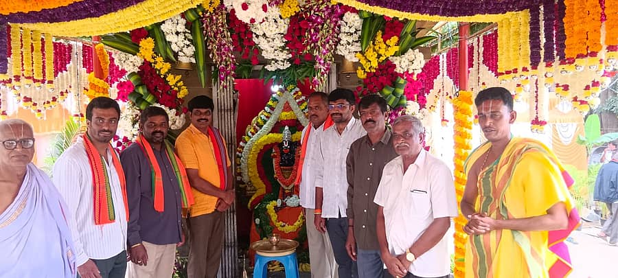 ಕಲ್ಕೆರೆಯಲ್ಲಿ ಭಕ್ತಾಂಜನೇಯ ದೇವರಿಗೆ ನಾಗರಿಕರು ವಿಶೇಷ ಪೂಜೆ ಸಲ್ಲಿಸಿದರು