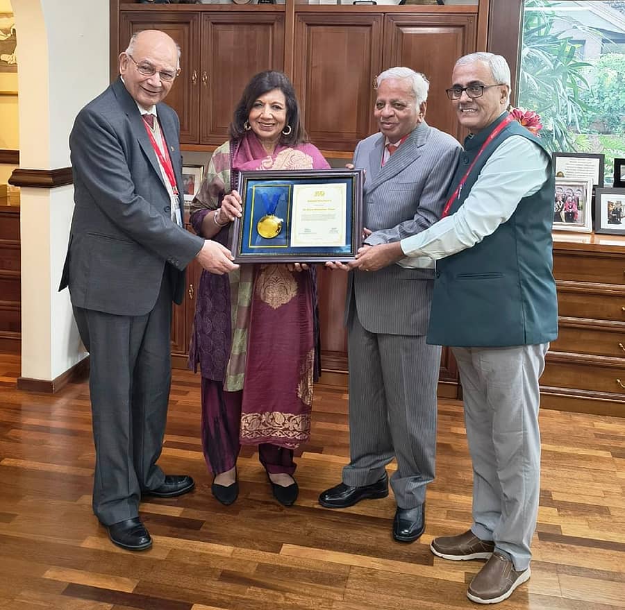 ಬಯೋಕಾನ್ ಸಮೂಹದ ಅಧ್ಯಕ್ಷೆ ಕಿರಣ್ ಮಜುಂದಾರ್‌ ಶಾ ಅವರಿಗೆ ಐಎಸ್‌ಕ್ಯು ಅಧ್ಯಕ್ಷ ಜನಕ್ ಕುಮಾರ್ ಮೆಹ್ತಾ, ಟಿಕ್ಯುಎಂ  ಅಂತರರಾಷ್ಟ್ರೀಯ ಅಧ್ಯಕ್ಷ ಮತ್ತು ವ್ಯವಸ್ಥಾಪಕ ನಿರ್ದೇಶಕ ಬಿ.ಮುತ್ತುರಾಮನ್, ಆರ್.ವಿ. ಎಂಜಿನಿಯರಿಂಗ್ ಕಾಲೇಜಿನ ಪ್ರಾಂಶುಪಾಲ ಕೆ.ಎನ್. ಸುಬ್ರಹ್ಮಣ್ಯ ಅವರು 'ಜೆಮ್ಷೆಡ್‌ ಜಿ ಟಾಟಾ ಪ್ರಶಸ್ತಿ’ ಪ್ರದಾನ ಮಾಡಿದರು
