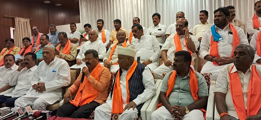 <div class="paragraphs"><p>ವಿಜಯೇಂದ್ರ ಪರ ಬಣದ ಸಭೆ</p></div>