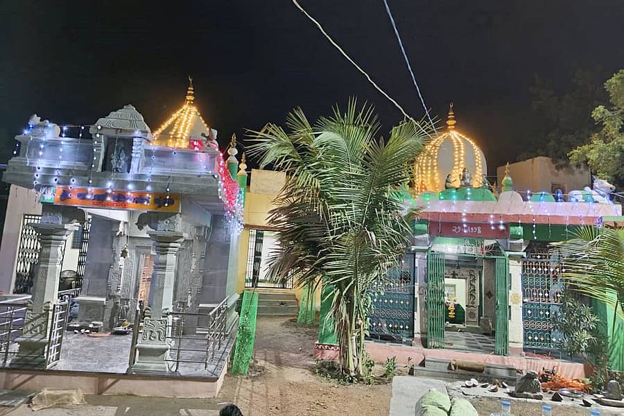 ಕವಿತಾಳ ಸಮೀಪದ ಮಲ್ಲದಗುಡ್ಡ ಗ್ರಾಮದ ಆರೂಢ ಮಠದ ಹೊರನೋಟ