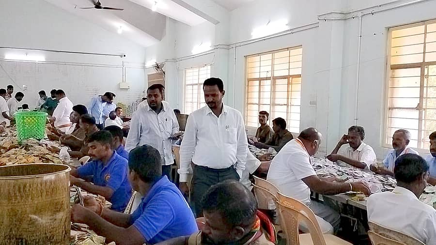 <div class="paragraphs"><p>ಪ್ರಸಿದ್ಧ ಯಾತ್ರಾಸ್ಥಳವಾಗಿರುವ ಹನೂರು ತಾಲ್ಲೂಕಿನ ಮಲೆ ಮಹದೇಶ್ವರನ ಸನ್ನಿಧಿಯಲ್ಲಿ 34 ದಿನಗಳಲ್ಲಿ ₹ 2.77 ಕೋಟಿ ಹುಂಡಿ ಹಣ ಸಂಗ್ರಹವಾಗಿದೆ.</p></div>