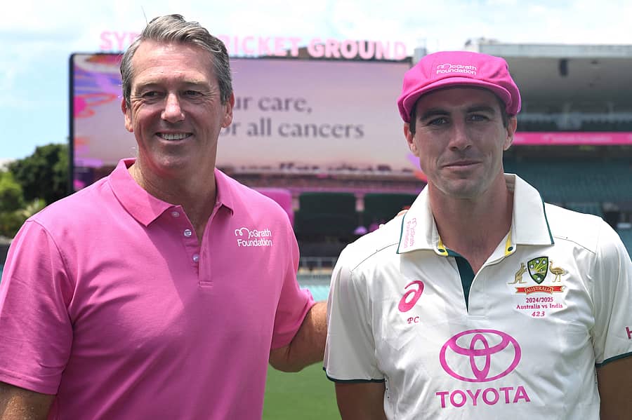 <div class="paragraphs"><p>ಸಿಡ್ನಿ ಕ್ರಿಕೆಟ್ ಮೈದಾನದಲ್ಲಿ ಬುಧವಾರ ಆಸ್ಟ್ರೇಲಿಯಾ ತಂಡದ ಮಾಜಿ ಆಟಗಾರ ಗ್ಲೆನ್ ಮೆಕ್ಗ್ರಾ ಆವರು ತಮ್ಮ ಫೌಂಡೇಷನ್ ಮೂಲಕ ಆಯೋಜಿಸಲಾದ ಕ್ಯಾನ್ಸರ್ ಜಾಗೃತಿ ಅಭಿಯಾನದ ಅಂಗವಾಗಿ ಪ್ರಸ್ತುತ ಆಸ್ಟ್ರೇಲಿಯಾ ತಂಡದ ನಾಯಕ ಪ್ಯಾಟ್ ಕಮಿನ್ಸ್ ಅವರಿಗೆ ಪಿಂಕ್ ಕ್ಯಾಪ್ ನೀಡಿದರು </p></div>