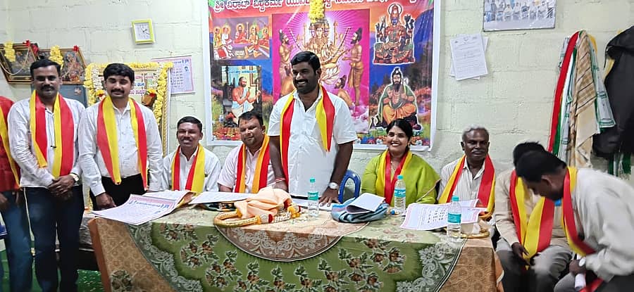 ಅಖಿಲ ಕರ್ನಾಟಕ ವಿಶ್ವಕರ್ಮ ಸಮಾಜದ ತಾಲ್ಲೂಕು ಘಟಕ ಮದ್ದೂರಿನಲ್ಲಿ ಆಯೋಜಿಸಿದ್ದ ಅಮರಶಿಲ್ಪಿ ಜಕಣಾಚಾರಿ ಜಯಂತಿಯಲ್ಲಿ ರಾಜ್ಯಾಧ್ಯಕ್ಷ ಮಳವಳ್ಳಿ ಶ್ರೀನಿವಾಸ್ ಸಿಂಹ ಮಾತನಾಡಿದರು. ತೈಲೂರು ಆನಂದಾಚಾರಿ,  ಪವಿತ್ರಾ ಆಚಾರ್,  ಬಸವಾಚಾರಿ, ಗಣೇಶ್ ಹಾಜರಿದ್ದರು