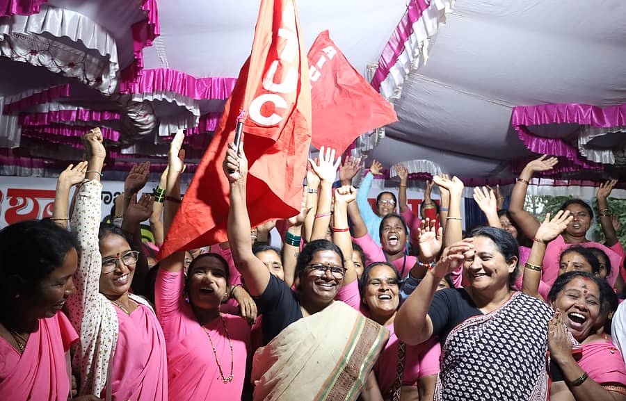 ಬೇಡಿಕೆ ಈಡೇರಿಕೆಯ ನಂತರ ಆಶಾ ಕಾರ್ಯಕರ್ತೆಯರ ಸಂಭ್ರಮ