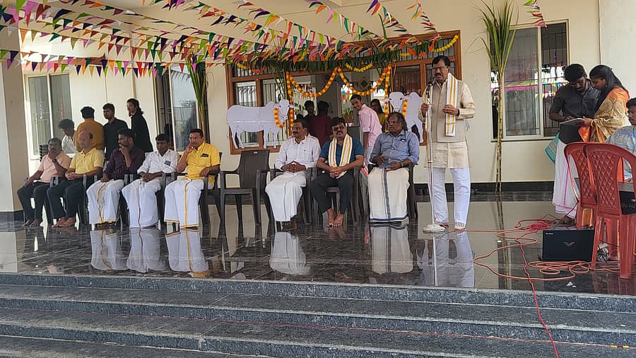 ಕಲಬುರಗಿಯ ಕರ್ನಾಟಕ ಕೇಂದ್ರೀಯ ವಿಶ್ವವಿದ್ಯಾಲಯದಲ್ಲಿ ತಮಿಳು ವಿದ್ಯಾರ್ಥಿಗಳು ಆಯೋಜಿಸಿದ್ದ ಪೊಂಗಲ್‌ ಆಚರಣೆ ಕಾರ್ಯಕ್ರಮದಲ್ಲಿ ಕುಲಪತಿ ಪ್ರೊ.ಬಟ್ಟು ಸತ್ಯನಾರಾಯಣ ಮಾತನಾಡಿದರು