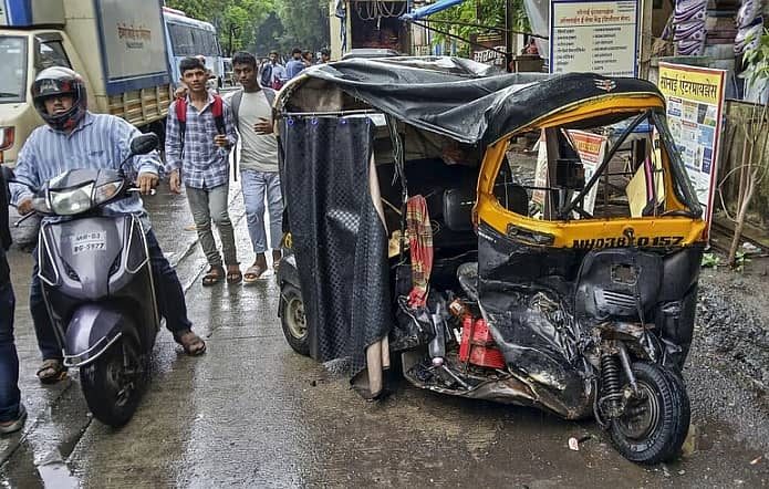 <div class="paragraphs"><p>ಅಪಘಾತದಲ್ಲಿ ನುಜ್ಜುಗುಜ್ಜಾಗಿರುವ ಆಟೊ</p></div>