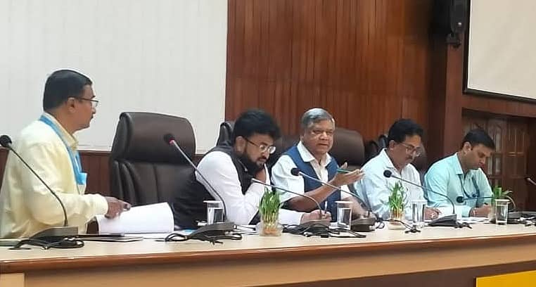 ಬೆಳಗಾವಿಯಲ್ಲಿ ಶುಕ್ರವಾರ ನಡೆದ ಸಭೆಯಲ್ಲಿ ಸಂಸದ ಜಗದೀಶ ಶೆಟ್ಟರ್ ಮಾನಾಡಿದರು
