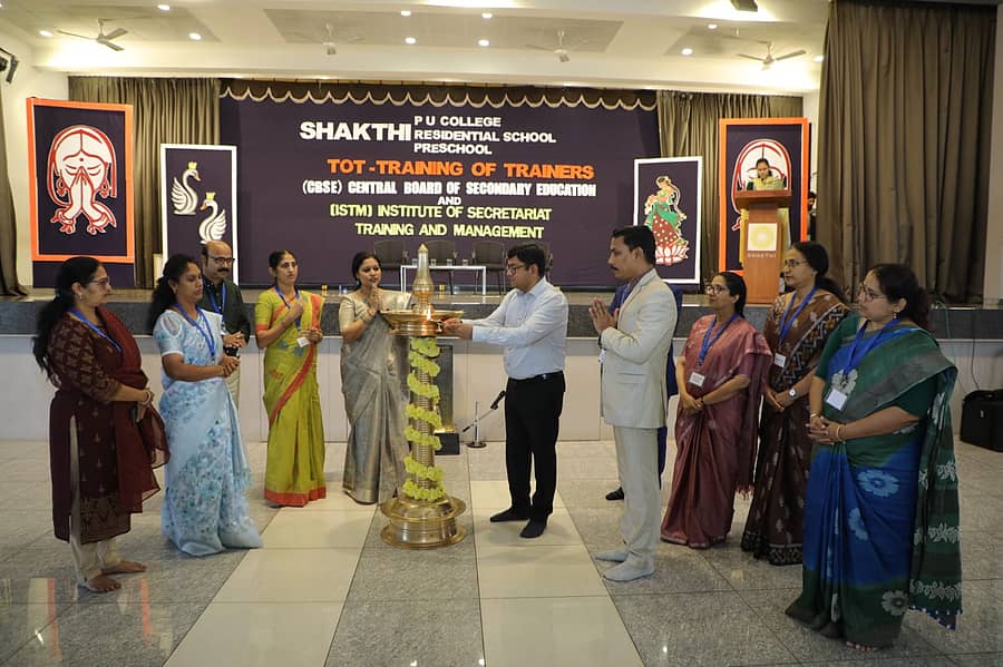 ಸಂಪನ್ಮೂಲ ವ್ಯಕ್ತಿಗಳ ತರಬೇತಿ ಕಾರ್ಯಾಗಾರವನ್ನು ದೀಪಬೆಳಗಿಸಿ ಉದ್ಘಾಟಿಸಲಾಯಿತು