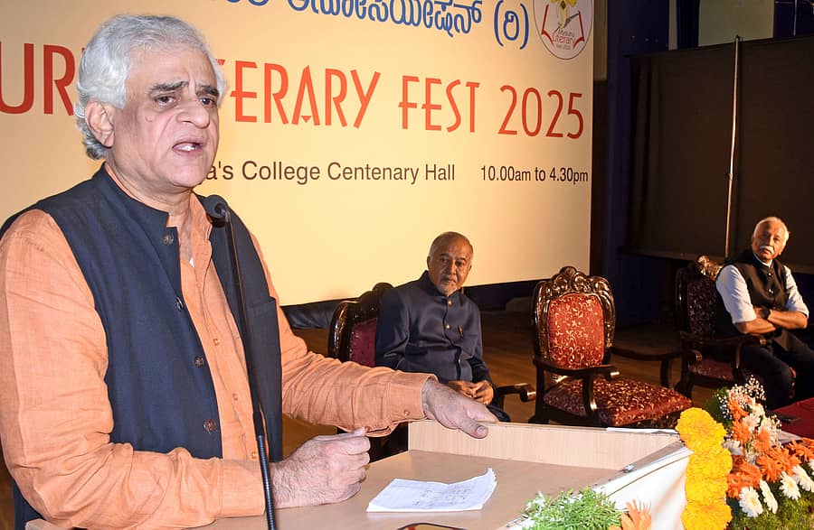 ಮೈಸೂರಿನಲ್ಲಿ ಭಾನುವಾರ ‘ಮೈಸೂರು ಸಾಹಿತ್ಯ ಉತ್ಸವ’ ಉದ್ಘಾಟಿಸಿದ ಪಿ.ಸಾಯಿನಾಥ್ ಮಾತನಾಡಿದರು