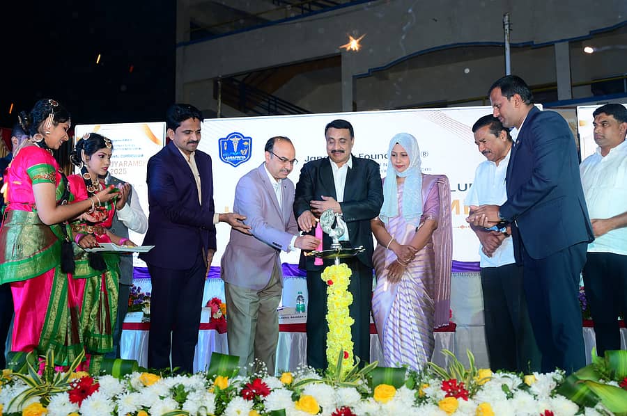 ಹಾಸನದ ಜನಪ್ರಿಯ ನರ್ಸಿಂಗ್ ಮತ್ತು ಜನಪ್ರಿಯ ಪ್ಯಾರಾಮೆಡಿಕಲ್ ಕಾಲೇಜುಗಳ ಪರಿವರ್ತನಾ ಪಠ್ಯಕ್ರಮ ಜನಪ್ರಿಯ ಆರಂಭ ಕಾರ್ಯಕ್ರಮವನ್ನು ಡಾ.ರಾಜಣ್ಣ ಉದ್ಘಾಟಿಸಿದರು