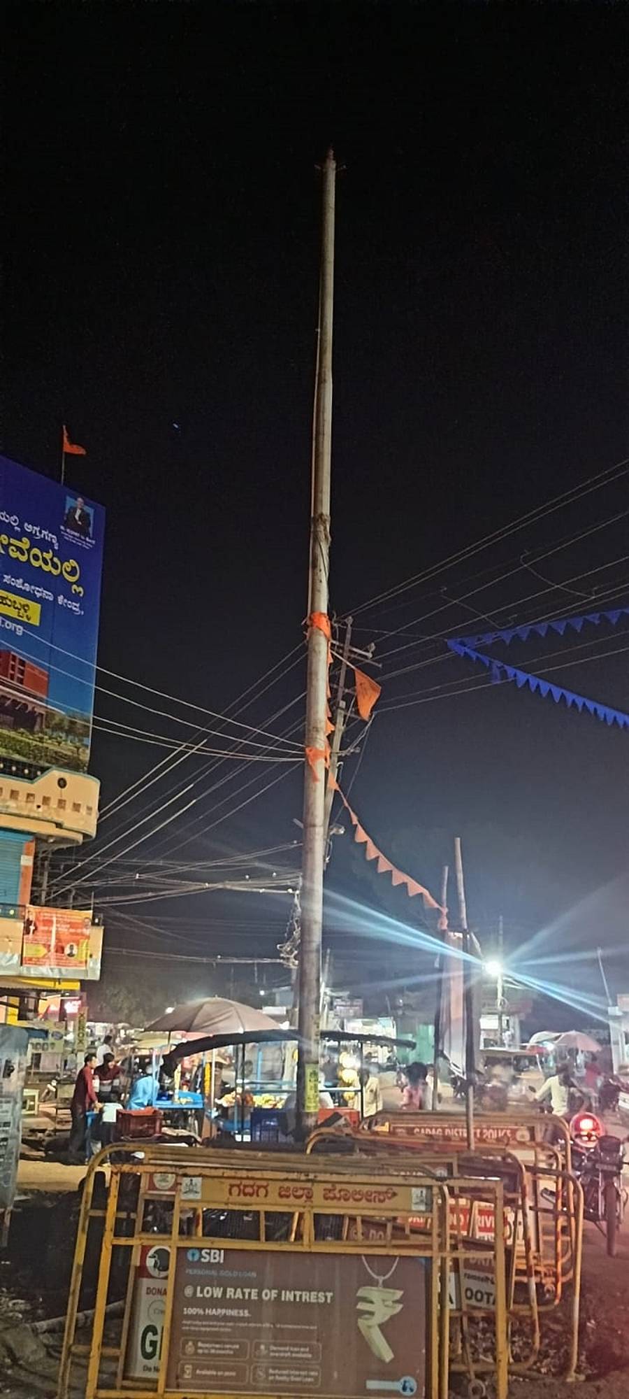 ರೋಣ ಪಟ್ಟಣದ ಸೂಡಿ ವೃತ್ತದಲ್ಲಿ ಬೆಳಗದ ಹೈಮಾಸ್ಟ್ ದೀಪ