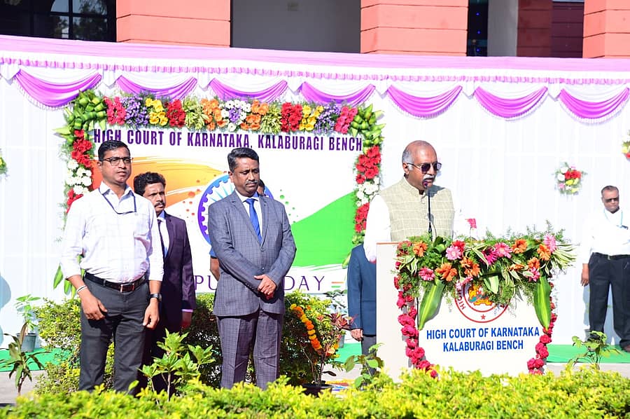 ಹೈಕೋರ್ಟ್ ಕಲಬುರಗಿ ಪೀಠದಲ್ಲಿ ನಡೆದ ಗಣರಾಜ್ಯೋತ್ಸವ ಸಮಾರಂಭದಲ್ಲಿ ಹಿರಿಯ ನ್ಯಾಯಮೂರ್ತಿ ಎಸ್.ಸುನೀಲ್ ದತ್ತ ಯಾದವ್ ಮಾತನಾಡಿದರು