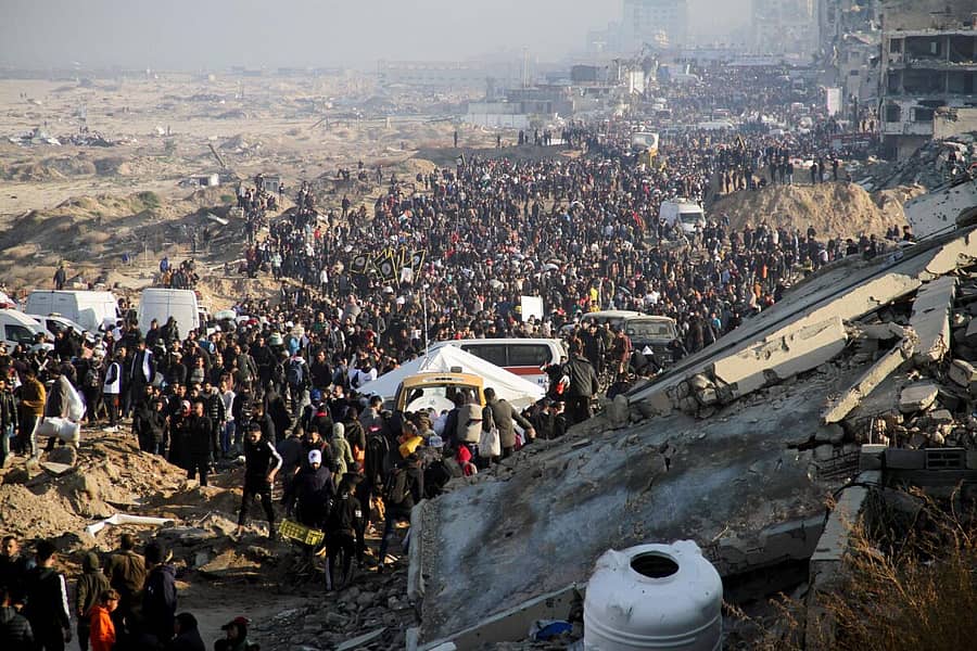 <div class="paragraphs"><p>ನೆಟ್‌ಜರಿಮ್‌ ಕಾರಿಡಾರ್‌ ಮೂಲಕ ಉತ್ತರ ಗಾಜಾವನ್ನು&nbsp;ತಲುಪುತ್ತಿರುವ&nbsp;&nbsp;ಪ್ಯಾಲೆಸ್ಟೀನಿಯನ್ನರು.</p></div>