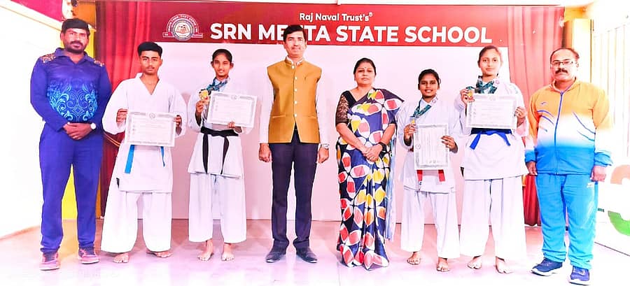 ಬೆಂಗಳೂರಿನಲ್ಲಿ ಈಚೆಗೆ ನಡೆದ 16ನೇ ರಾಜ್ಯಮಟ್ಟದ ಕರಾಟೆ ಸ್ಪರ್ಧೆಯಲ್ಲಿ ಪ್ರಥಮ ಮತ್ತು ದ್ವಿತೀಯ ಸ್ಥಾನ ಪಡೆದು ರಾಷ್ಟ್ರಮಟ್ಟಕ್ಕೆ ಆಯ್ಕೆಯಾದ ಕಲಬುರಗಿಯ ಎಸ್.ಆರ್.ಎನ್. ಮೆಹತಾ ಶಾಲೆಯ ವಿದ್ಯಾರ್ಥಿಗಳು