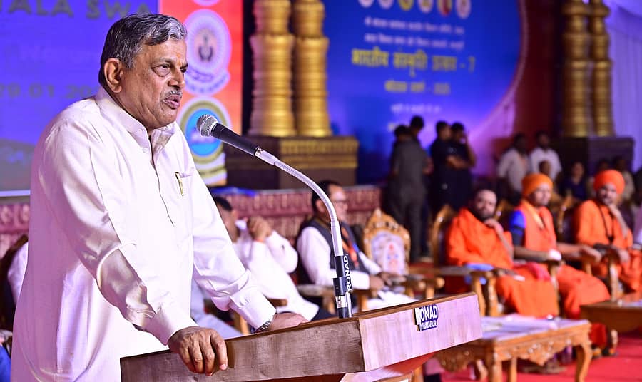 <div class="paragraphs"><p>ಕಲಬುರಗಿ ಜಿಲ್ಲೆಯ ಸೇಡಂನಲ್ಲಿ ಶುಕ್ರವಾರ ನಡೆದ ಭಾರತೀಯ ಸಂಸ್ಕೃತಿ ಉತ್ಸವದ ಯುವ ಸಮಾವೇಶದಲ್ಲಿ ಆರ್‌ಎಸ್‌ಎಸ್‌ ಸರಕಾರ್ಯವಾಹ ದತ್ತಾತ್ರೇಯ ಹೊಸಬಾಳೆ ಮಾತನಾಡಿದರು&nbsp; </p></div>