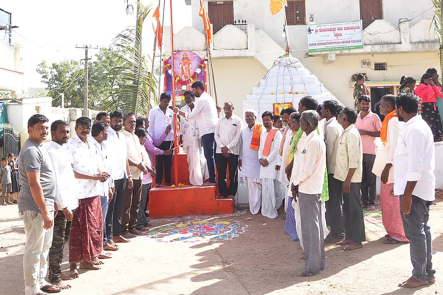 ಕಕ್ಕೇರಾ ಪಟ್ಟಣದ ಮಡಿವಾಳ ಮಹಾದೇವ ವೃತ್ತದಲ್ಲಿ ಮಹಾ ಶಿವಶರಣ ಮಡಿವಾಳ ಮಾಚಿದೇವ ಜಯಂತಿ ಆಚರಿಸಲಾಯಿತು