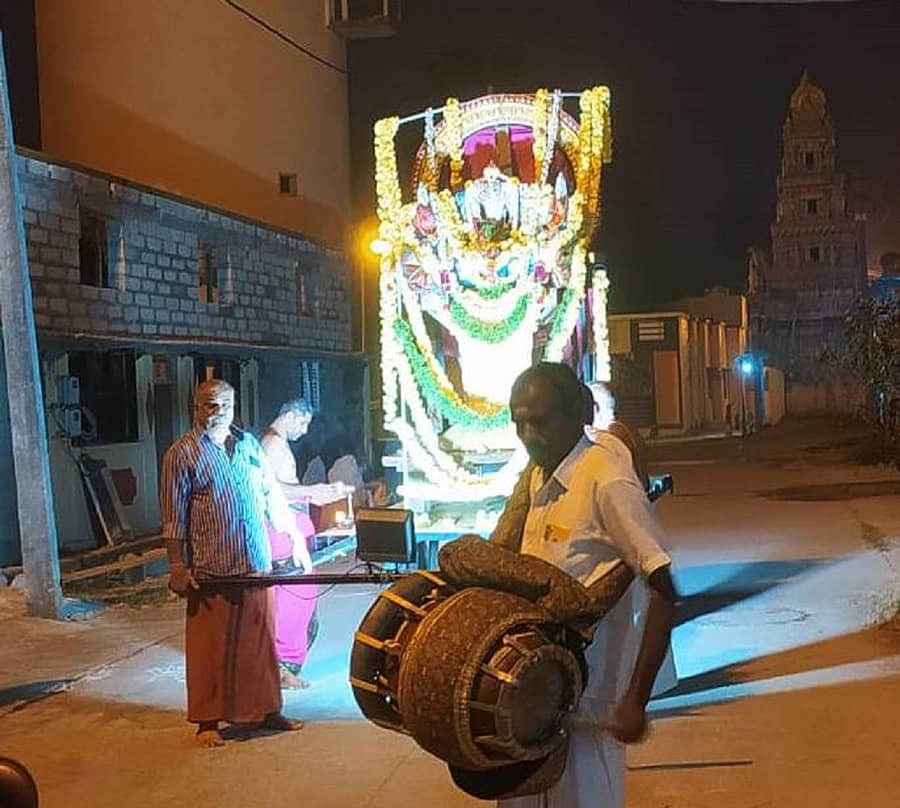 ಅರಕಲಗೂಡಿನಲ್ಲಿ ಮಂಗಳವಾರ ರಥಸಪ್ತಮಿ ಪ್ರಯುಕ್ತ ಲಕ್ಷ್ಮೀನರಸಿಂಹಸ್ವಾಮಿ ದೇವಾಲಯದಲ್ಲಿ ಸೂರ್ಯಮಂಡಲೋತ್ಸವ ನಡೆಸಲಾಯಿತು.