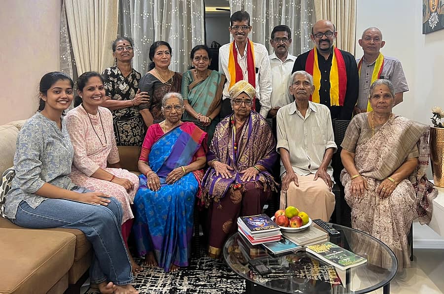 ಕನ್ನಡ ಸಾಹಿತ್ಯ ಪರಿಷತ್ತಿನ ‘ಹಿರಿಯ ಸಾಹಿತಿಗಳ ಮನೆಗೆ ಭೇಟಿ’ ಕಾರ್ಯಕ್ರಮದಡಿ ಬುಧವಾರ ಮಂಗಳೂರಿನ ಸಾಹಿತಿ ಬಿ. ಸುಲೋಚನಾ ಅವರ ನಿವಾಸಕ್ಕೆ ತೆರಳಿ ಅವರನ್ನು ಸನ್ಮಾನಿಸಲಾಯಿತು