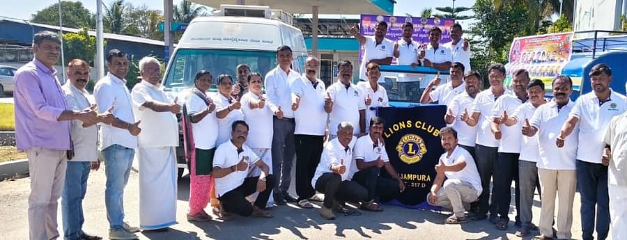 ಅಜ್ಜಂಪುರ ಸಮೀಪ ಅಂತರಗಟ್ಟೆಯಲ್ಲಿ ರಾಸುಗಳಿಗೆ ಚಿಕಿತ್ಸೆ ನೀಡುವ ಸಂಚಾರಿ ಪ್ರಥಮ ಚಿಕಿತ್ಸೆ ಘಟಕಕ್ಕೆ ಚಾಲನೆ ನೀಡಲಾಯಿತು